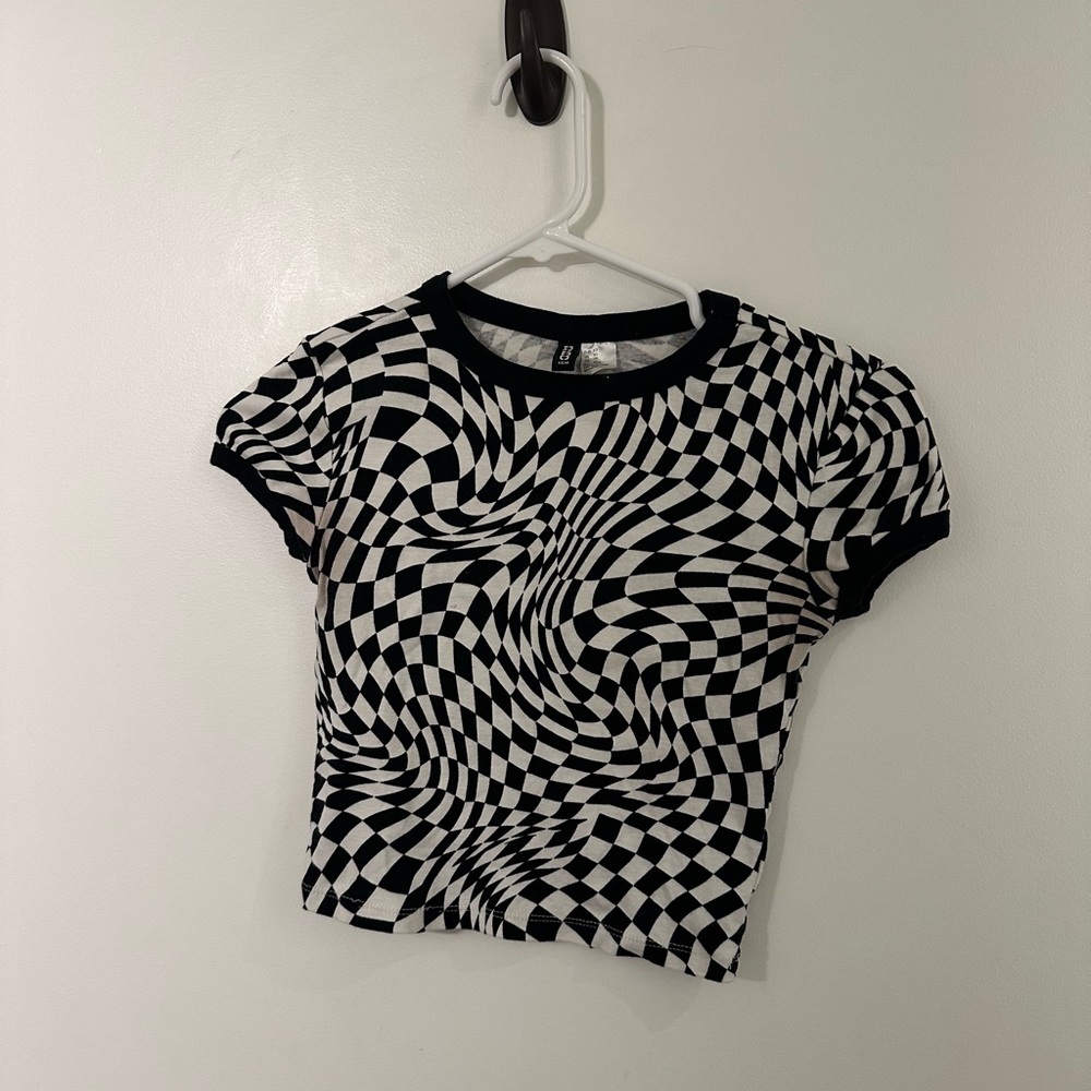 xs black and white patterned crop top from H&M